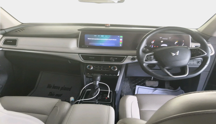 2023 Mahindra XUV700 AX 7 LUXURY D AT 7 STR, Diesel, Automatic, 60,253 km, interior