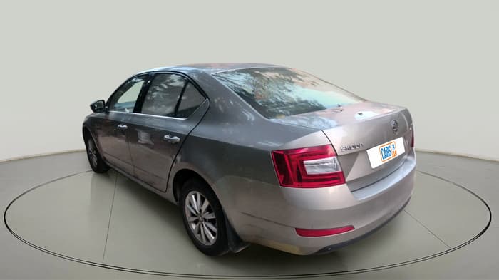2016 Skoda Octavia 2.0 TDI CR STYLE PLUS AT, Diesel, Automatic, 2,46,248 km, exterior