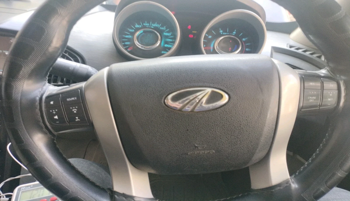 2015 Mahindra XUV500 W10, Diesel, Manual, 1,48,133 km, interior