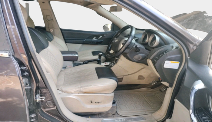 2015 Mahindra XUV500 W10, Diesel, Manual, 1,48,133 km, interior