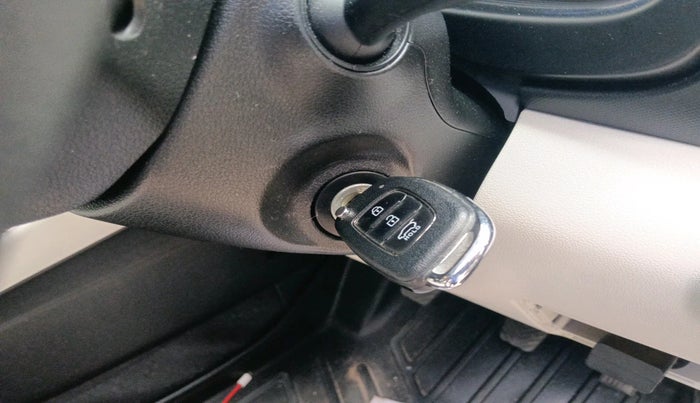 2022 Hyundai VENUE S(O) 1.2, Petrol, Manual, 24,800 km, interior