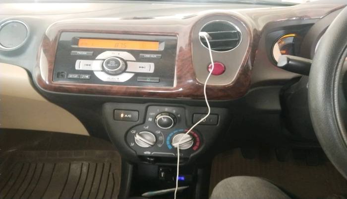 2013 Honda Brio V MT, Petrol, Manual, 99,650 km, interior