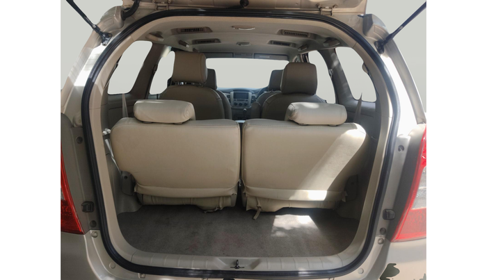 2013 Toyota Innova 2.5 GX 7 STR, Diesel, Manual, 1,18,642 km, exterior