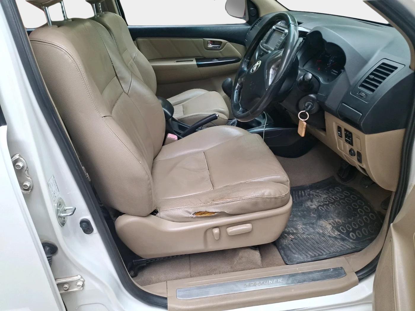 2014 Toyota Fortuner 3.0 4X2 MT, Diesel, Manual, 1,91,571 km, interior