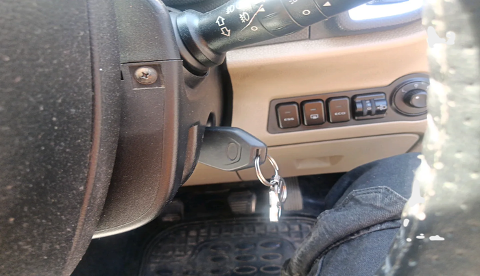 2017 Mahindra TUV300 T8, Diesel, Manual, 1,00,535 km, interior