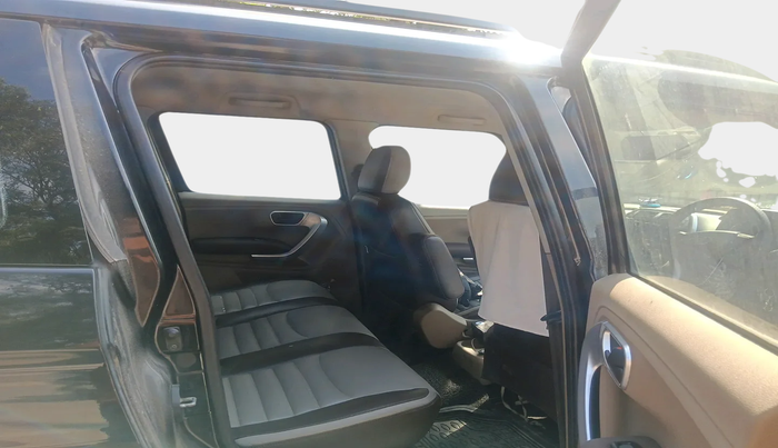 2017 Mahindra TUV300 T8, Diesel, Manual, 1,00,535 km, interior
