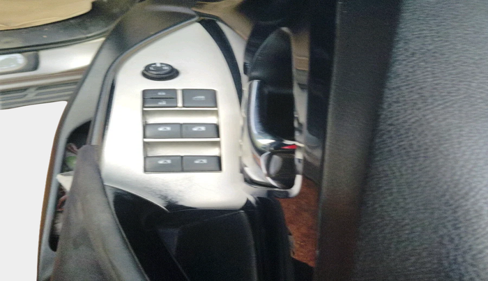 2017 Toyota Innova Crysta 2.4 VX 8 STR, Diesel, Manual, 2,17,585 km, interior