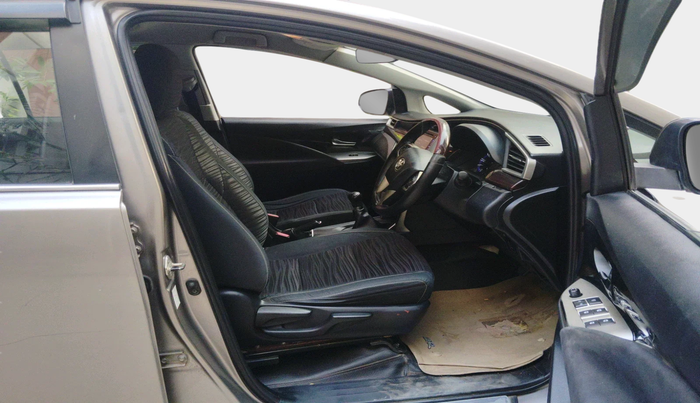 2017 Toyota Innova Crysta 2.4 VX 8 STR, Diesel, Manual, 2,17,585 km, interior