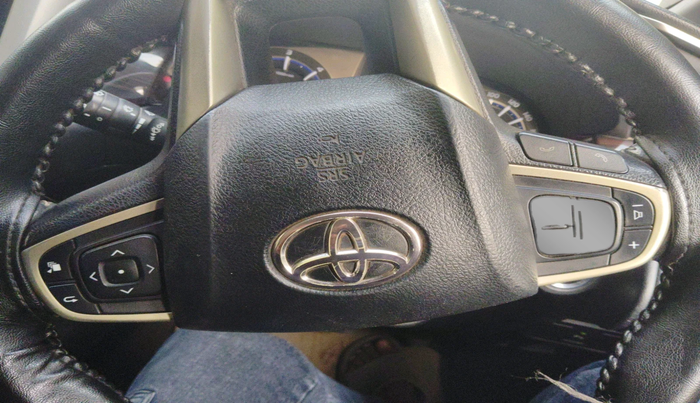 2017 Toyota Innova Crysta 2.4 VX 8 STR, Diesel, Manual, 2,17,585 km, interior