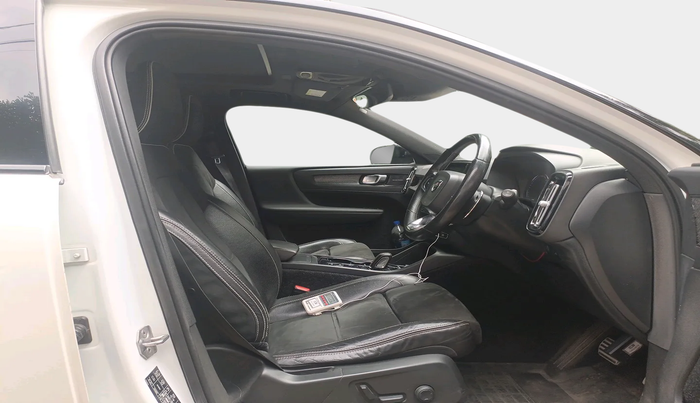 2020 Volvo XC 40 D4 R DESIGN, Diesel, Automatic, 80,356 km, interior