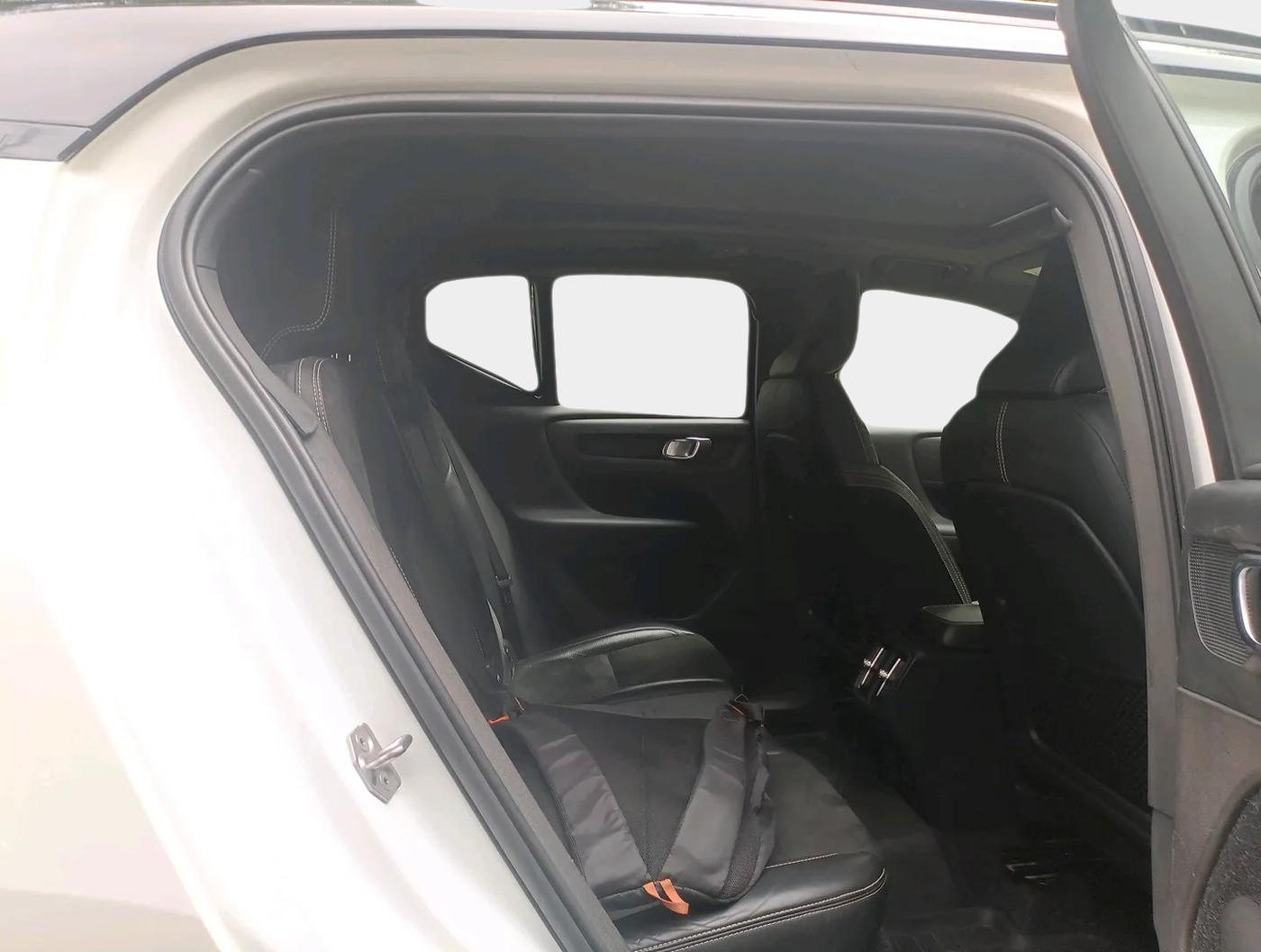 2020 Volvo XC 40 D4 R DESIGN, Diesel, Automatic, 80,356 km, interior