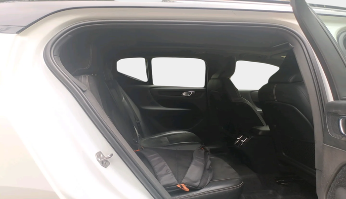 2020 Volvo XC 40 D4 R DESIGN, Diesel, Automatic, 80,356 km, interior