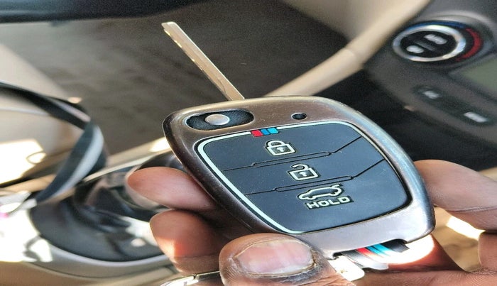 2015 Hyundai Verna FLUIDIC 1.6 CRDI SX, Diesel, Manual, 1,30,166 km, interior