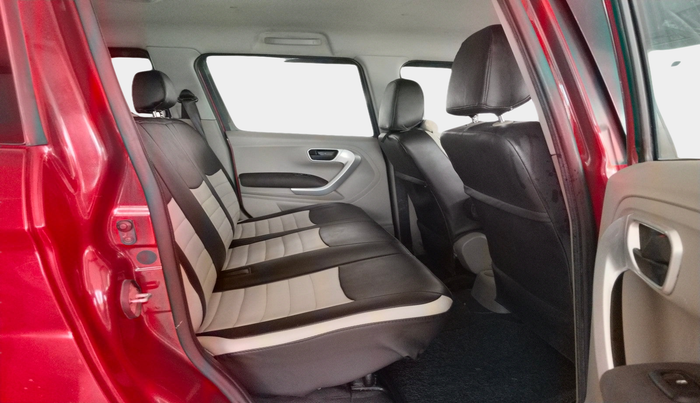 2017 Mahindra TUV300 T8, Diesel, Manual, 47,568 km, interior