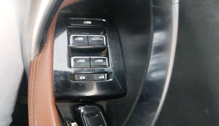 2021 MG HECTOR PLUS SELECT 2.0 DIESEL TURBO MT 7-STR, Diesel, Manual, 1,40,534 km, interior