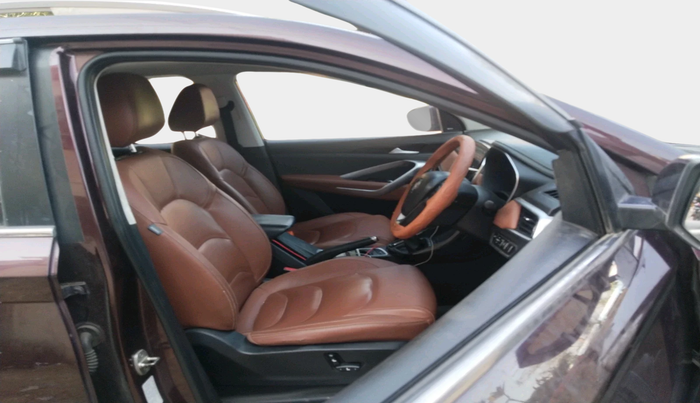 2021 MG HECTOR PLUS SELECT 2.0 DIESEL TURBO MT 7-STR, Diesel, Manual, 1,40,534 km, interior