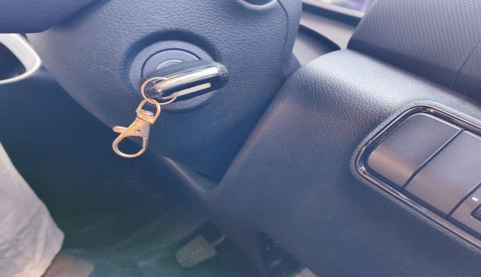 2020 KIA SONET HTK PLUS 1.2, Petrol, Manual, 92,824 km, interior