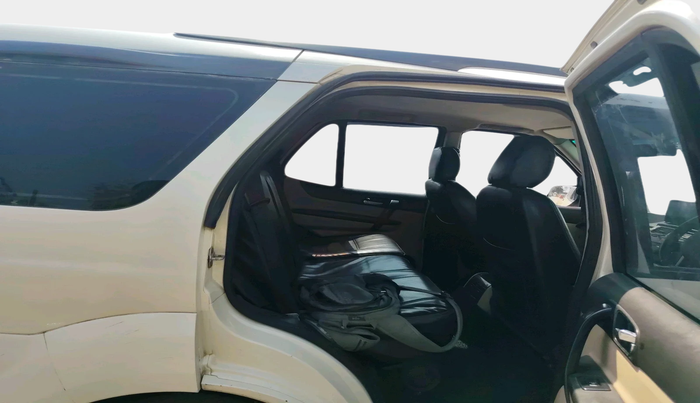 2013 Tata Safari Storme 2.2 LX 4X2, Diesel, Manual, 1,37,813 km, interior