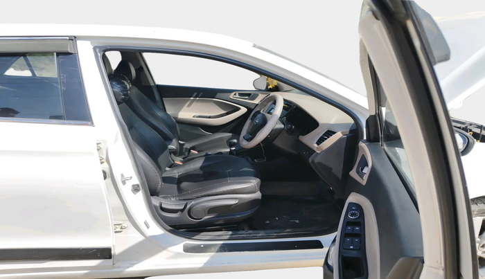 2016 Hyundai Elite i20 ASTA 1.2, Petrol, Manual, 1,30,725 km, interior