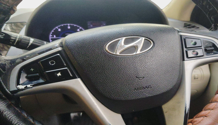 2013 Hyundai Verna FLUIDIC 1.6 CRDI SX, Diesel, Manual, 96,675 km, interior