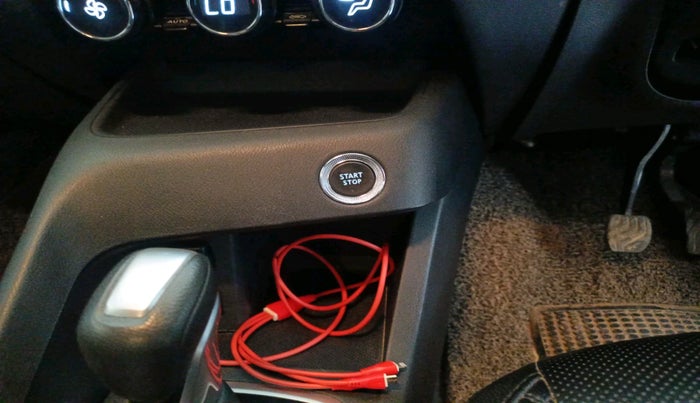 2021 Nissan MAGNITE XV PREMIUM TURBO CVT, Petrol, Automatic, 60,430 km, interior