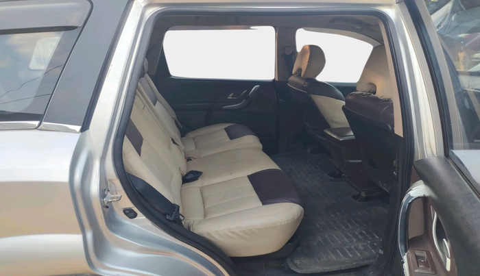 2013 Mahindra XUV500 W6, Diesel, Manual, 1,11,097 km, interior