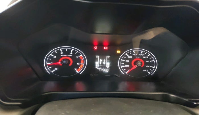 2016 Mahindra Kuv100 K2 6 STR, Petrol, Manual, 77,500 km, interior