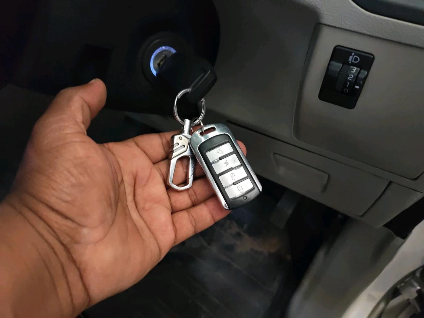 2016 Mahindra Kuv100 K2 6 STR, Petrol, Manual, 77,500 km, interior