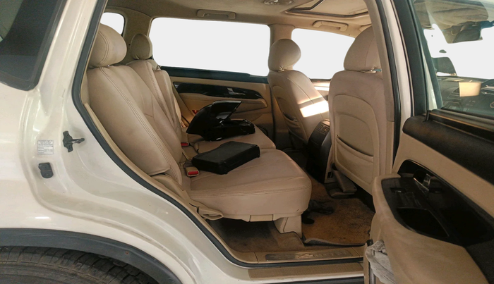 2013 Ssangyong Rexton RX7, Diesel, Automatic, 1,41,109 km, interior