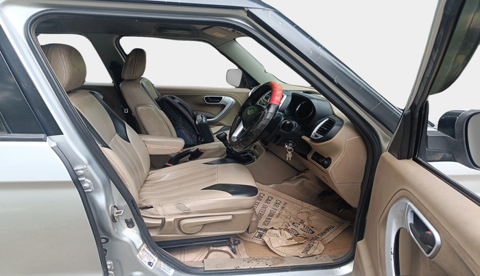 2016 Mahindra TUV300 T8, Diesel, Manual, 1,50,048 km, interior