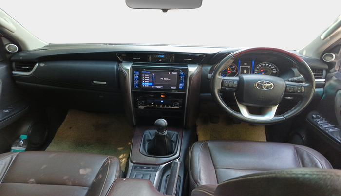 2018 Toyota Fortuner 2.8 4X2 MT, Diesel, Manual, 90,739 km, interior