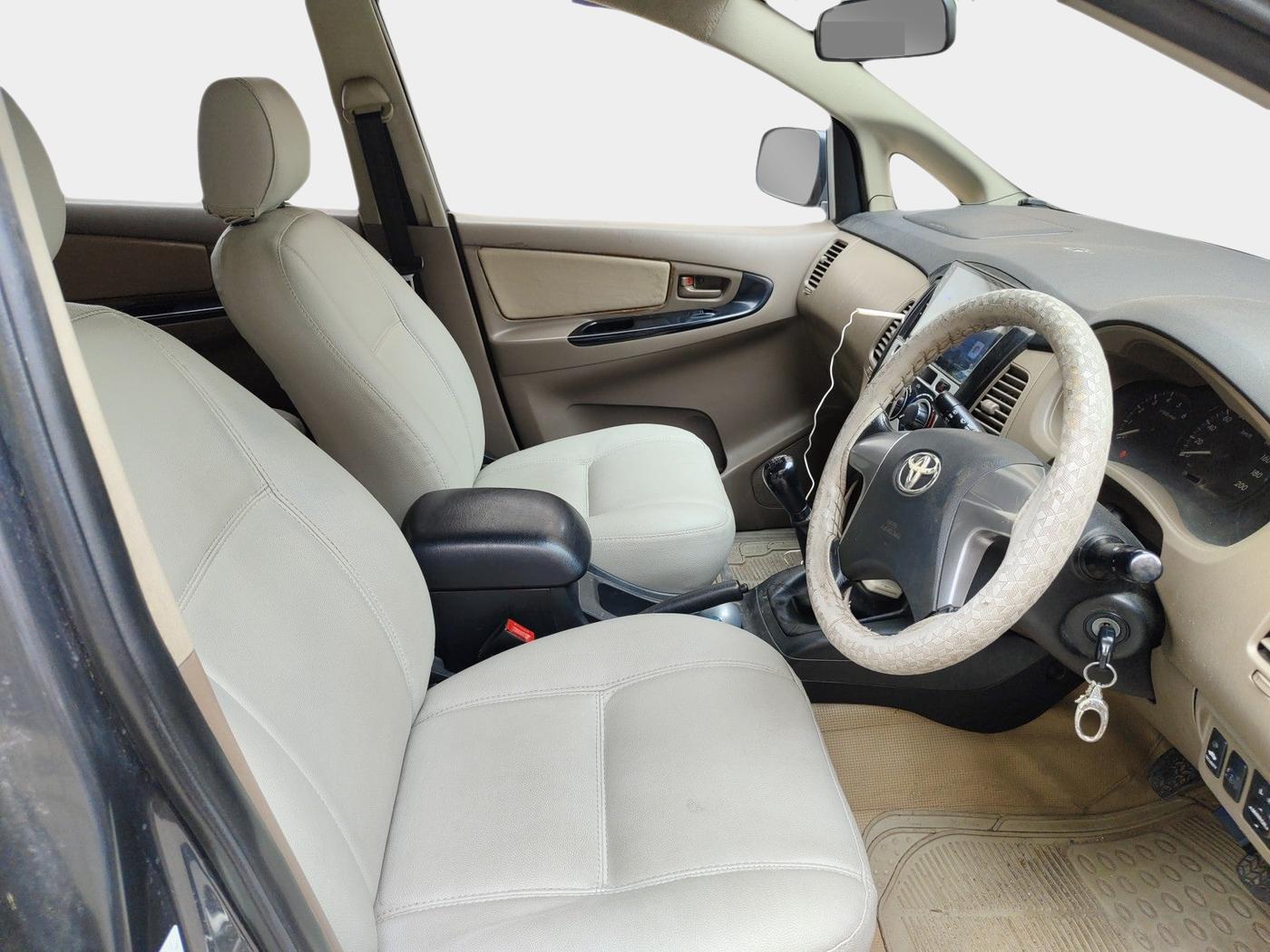 2015 Toyota Innova 2.5 GX 7 STR, Diesel, Manual, 1,33,535 km, interior