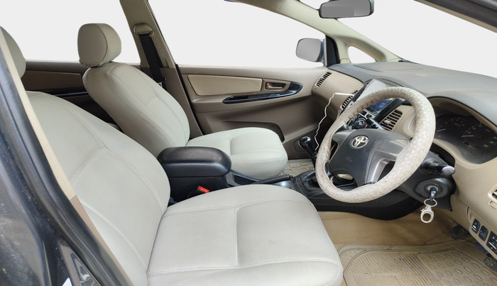 2015 Toyota Innova 2.5 GX 7 STR, Diesel, Manual, 1,33,535 km, interior