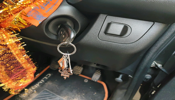 2020 Renault Kwid CLIMBER 1.0 (O), Petrol, Manual, 28,859 km, interior