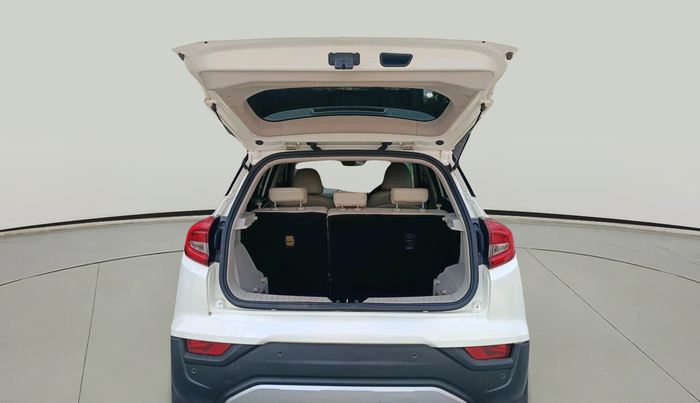 2020 Mahindra XUV300 W8 (O) 1.5 DIESEL AMT, Diesel, Automatic, 1,53,511 km, exterior