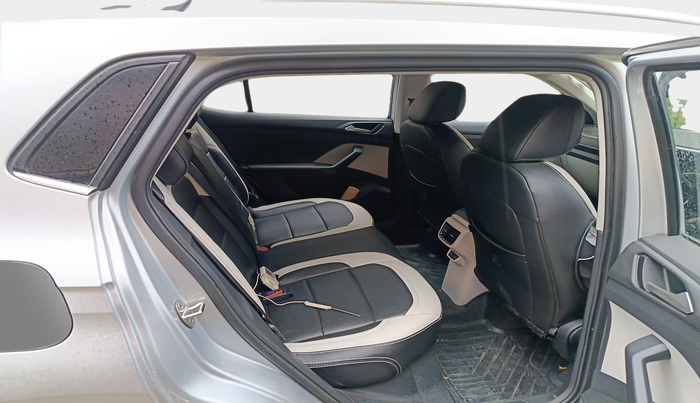 2022 Volkswagen TAIGUN TOPLINE 1.0 TSI AT, Petrol, Automatic, 34,584 km, interior