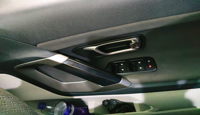 2021 Tata Safari XT PLUS, Diesel, Manual, 1,02,750 km, interior