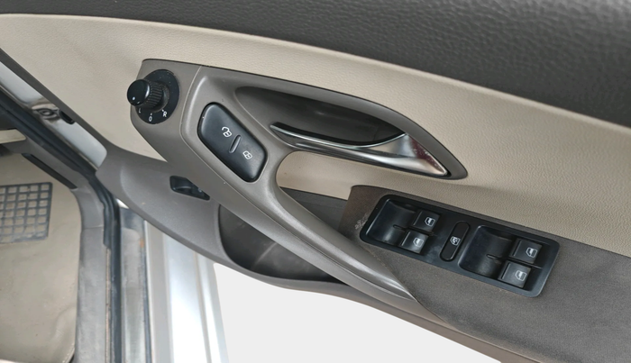 2011 Volkswagen Vento HIGHLINE DIESEL 1.6, Diesel, Manual, 1,45,574 km, interior