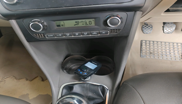 2011 Volkswagen Vento HIGHLINE DIESEL 1.6, Diesel, Manual, 1,45,574 km, interior