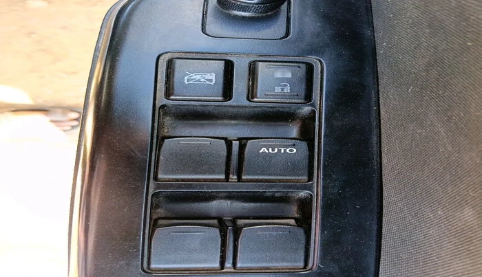 2013 Maruti Swift VXI, Petrol, Manual, 74,365 km, interior