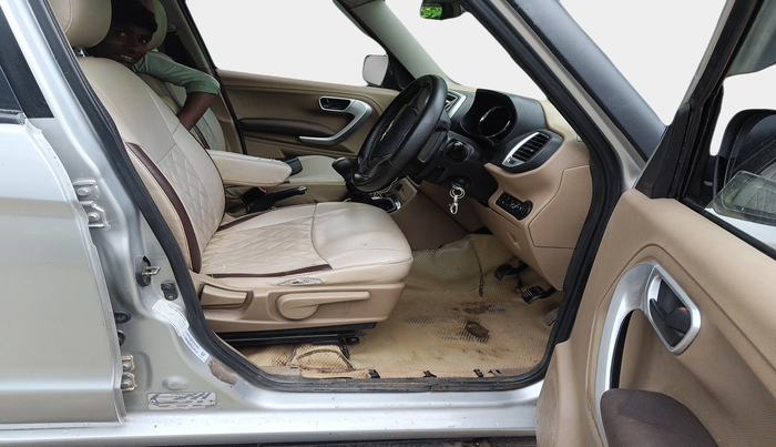 2016 Mahindra TUV300 T8, Diesel, Manual, 1,92,825 km, interior