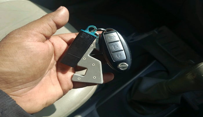 2013 Nissan Sunny XV PETROL, Petrol, Manual, 96,756 km, interior