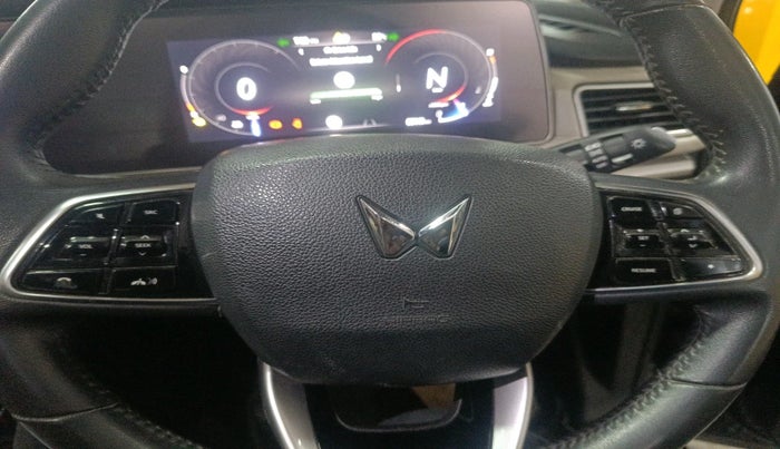 2023 Mahindra XUV700 AX 7 LUXURY D MT 7 STR, Diesel, Manual, 69,144 km, interior