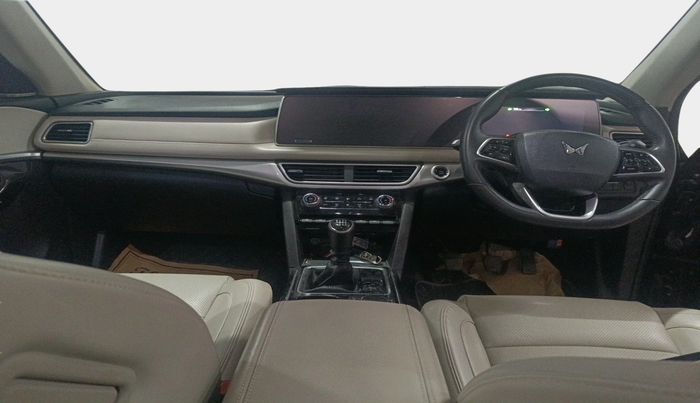 2023 Mahindra XUV700 AX 7 LUXURY D MT 7 STR, Diesel, Manual, 69,144 km, interior