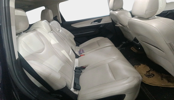 2023 Mahindra XUV700 AX 7 LUXURY D MT 7 STR, Diesel, Manual, 69,144 km, interior