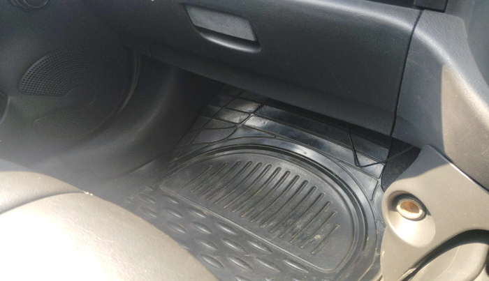 2013 Nissan Micra Active XV, Petrol, Manual, 92,206 km, interior