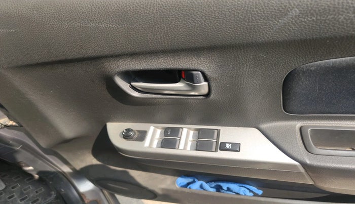 2011 Maruti Wagon R 1.0 VXI, Petrol, Manual, 55,988 km, interior