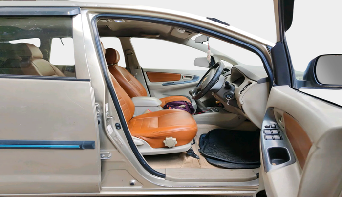 2011 Toyota Innova 2.5 G3, Diesel, Manual, 1,85,495 km, interior