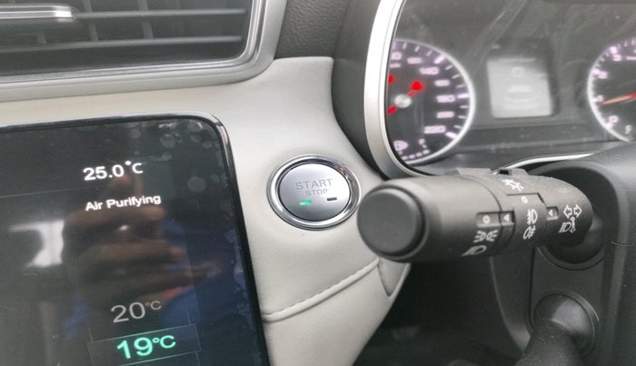 2024 MG ASTOR Shine 1.5 MT (Ivory), Petrol, Manual, 23,394 km, interior