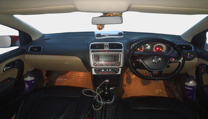 2014 Volkswagen Polo HIGHLINE1.5L, Diesel, Manual, 1,04,364 km, interior